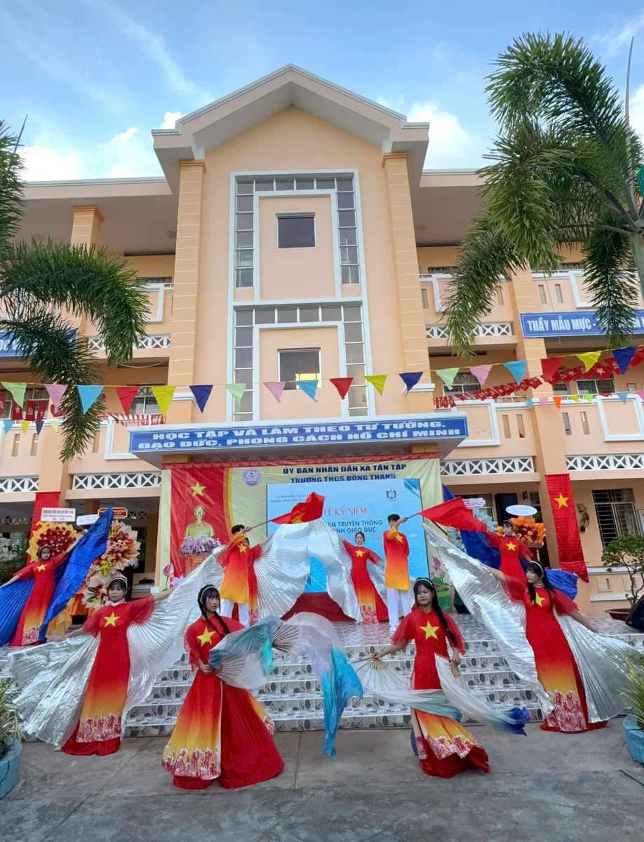 Văn  nghệ chào mừng